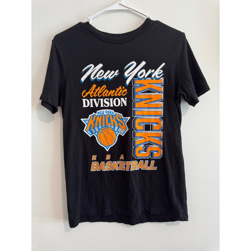 NBA New York Knicks Graphic Tee Kids XL 14-16 Black Atlantic Division‎ Logo